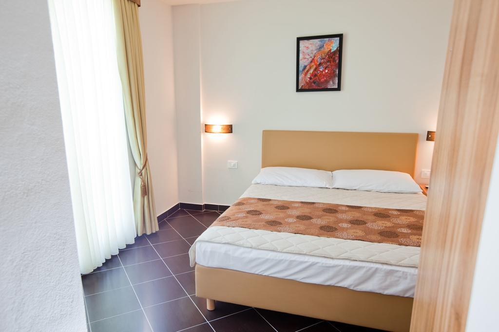 Hotel Sirena Podgora Luaran gambar