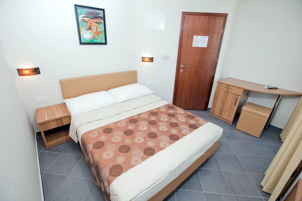 Hotel Sirena Podgora Luaran gambar